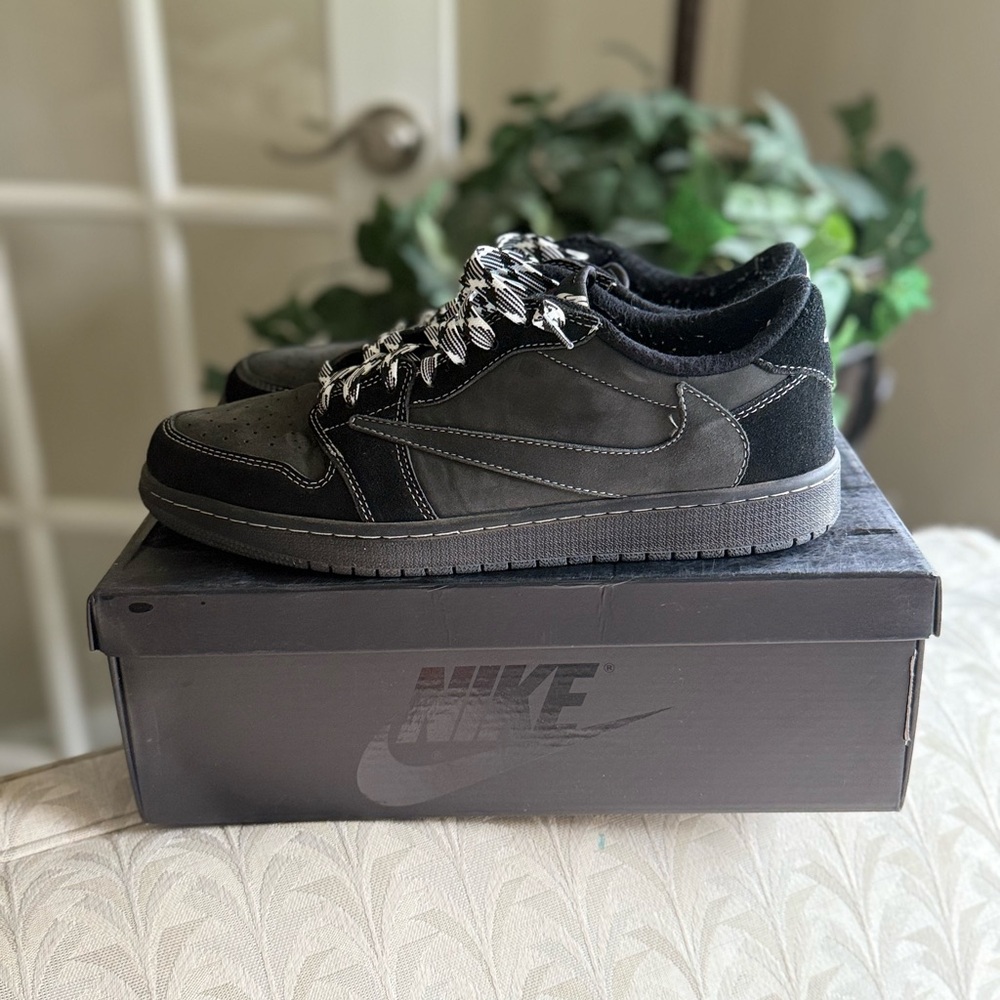 Jordan 1 Retro Low OG SP (Travis Scott Black Phantom Reps)